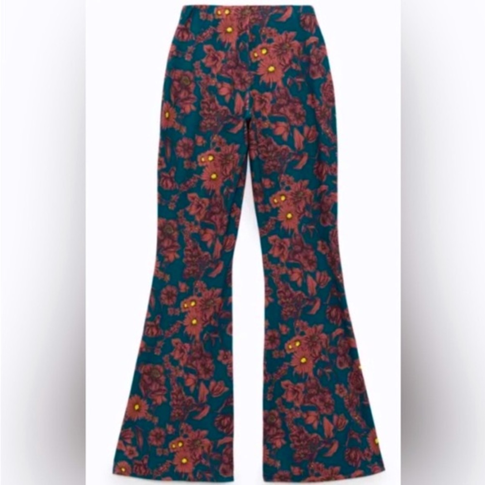 Zara Floral Flared Pants Size Small
Hippie 70s Daisy Jones  Floral Retro NWT